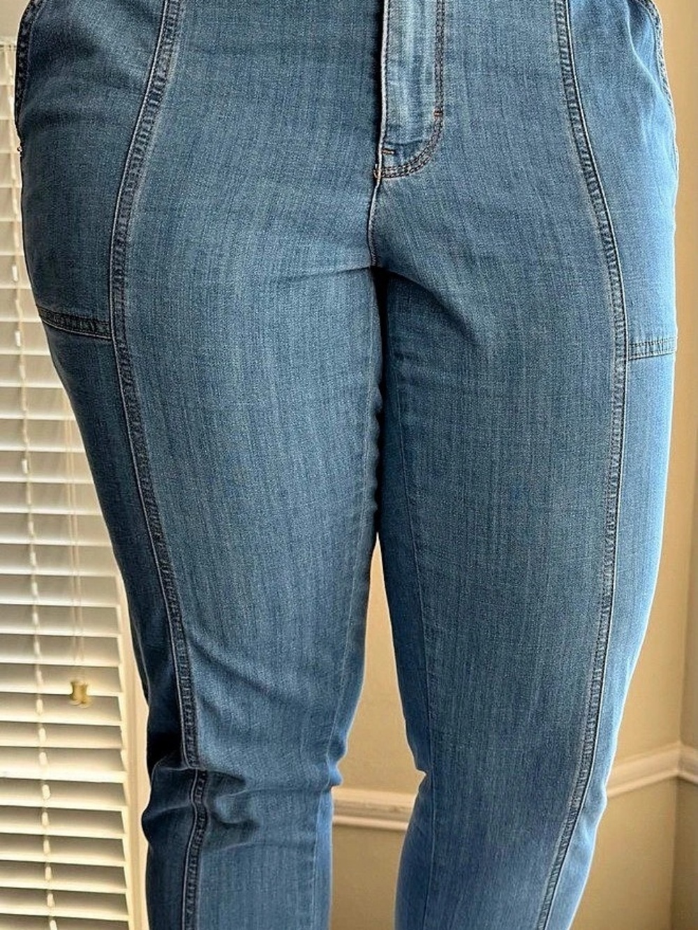 Women's Cropped Blue Jeans Like New